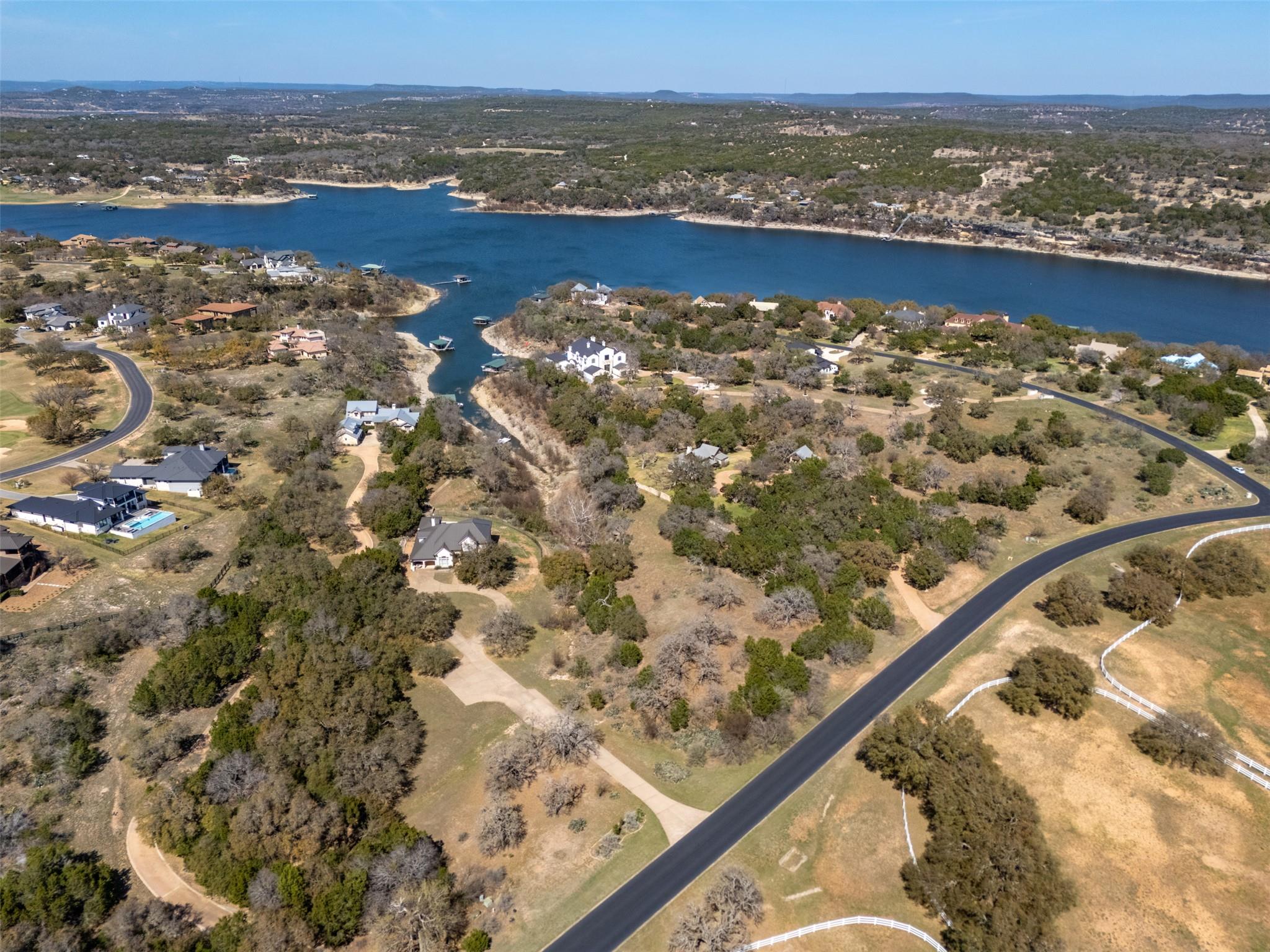 2922 Travis Lakeside